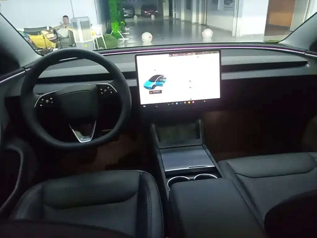Tesla Model 3 — миниатюра 10