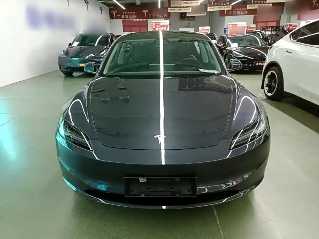 Tesla Model 3 — миниатюра 3