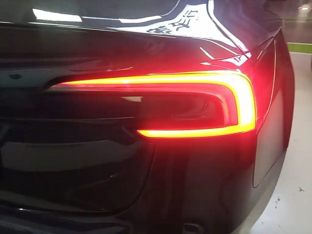 Tesla Model 3 — миниатюра 8