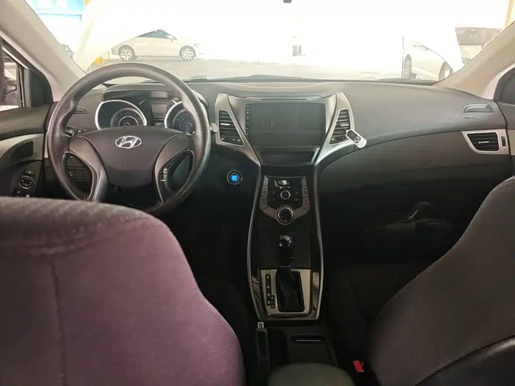 Hyundai Elantra Langdong — миниатюра 10