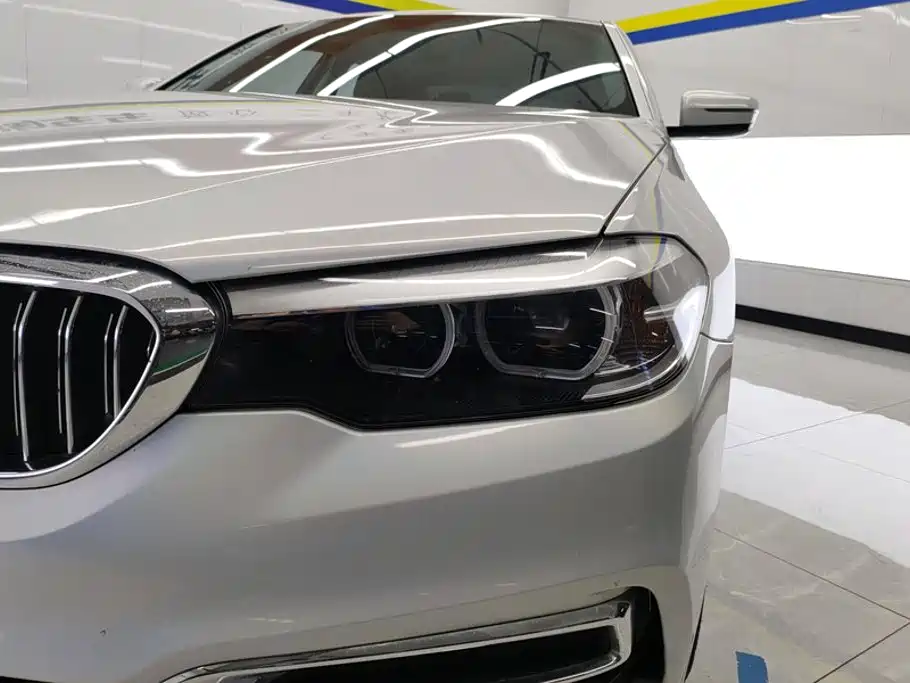 BMW 5 Series — миниатюра 5