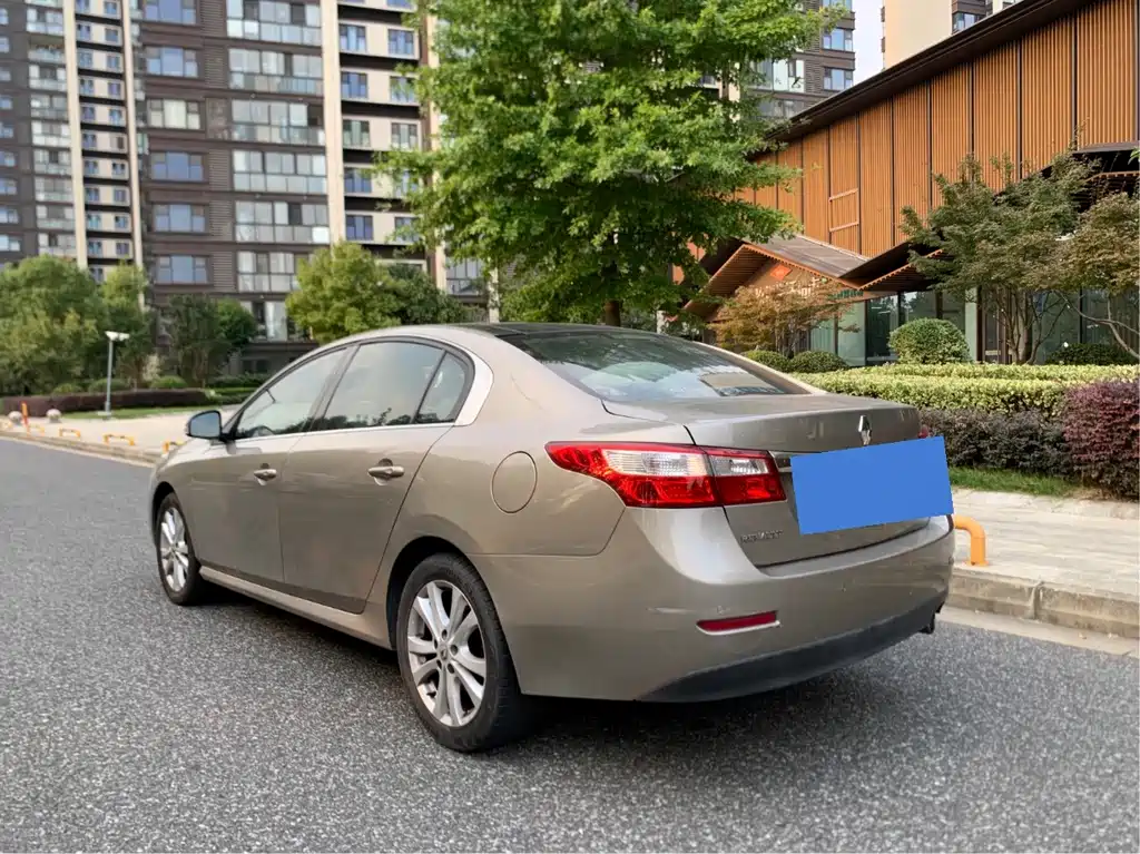 Renault Latitude — миниатюра 6