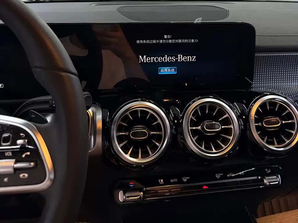 Mercedes-Benz GLB — миниатюра 12