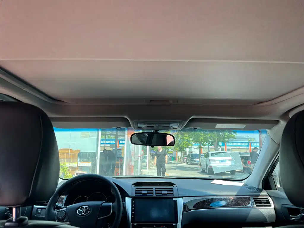 Toyota Camry — миниатюра 11