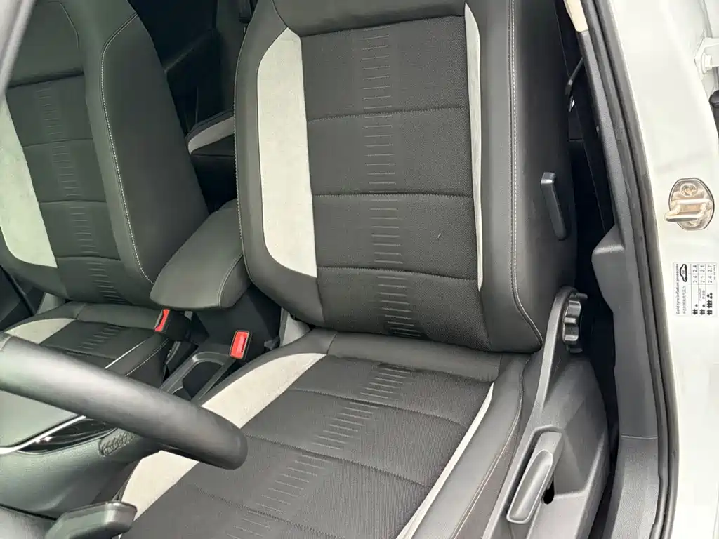Volkswagen T-Roc — миниатюра 6