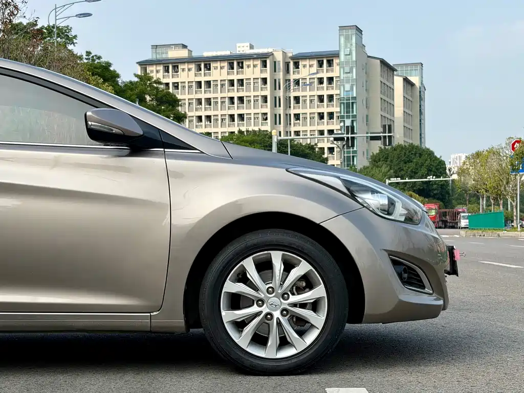 Hyundai Elantra Langdong — миниатюра 15