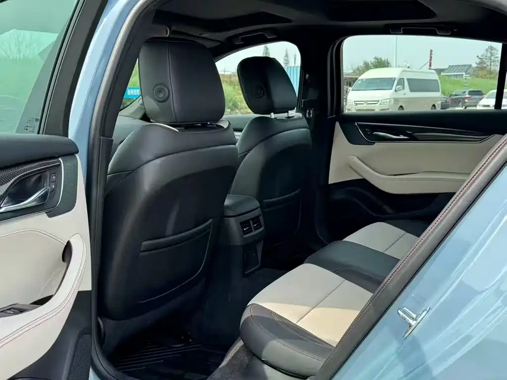 Cadillac CT5 — миниатюра 5