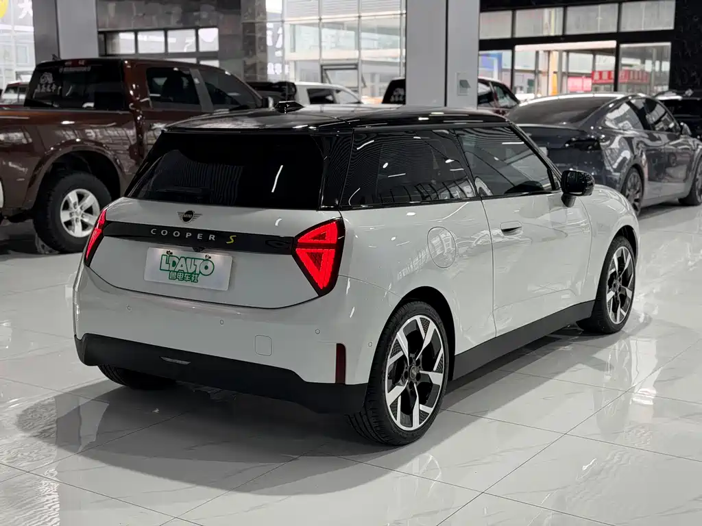 MINI MINI COOPER EV — миниатюра 9