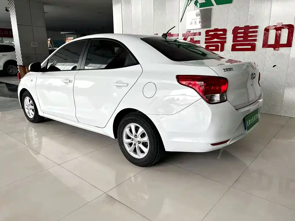 Hyundai Verna — миниатюра 8