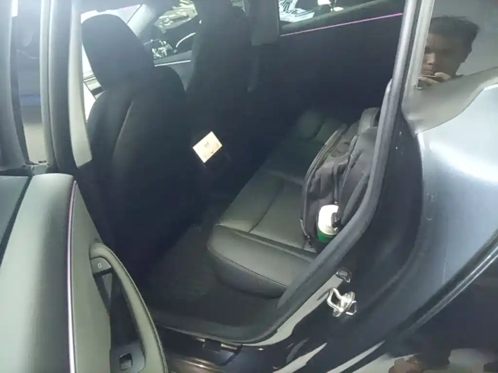 Tesla Model 3 — миниатюра 17