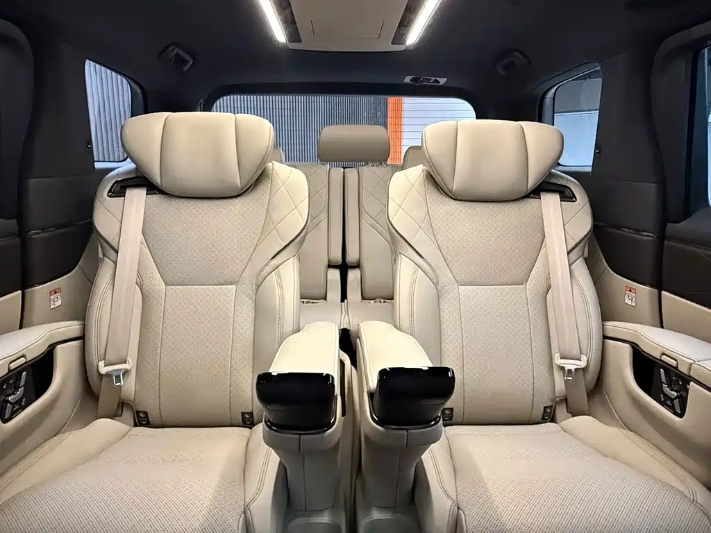 Toyota Alphard — миниатюра 9