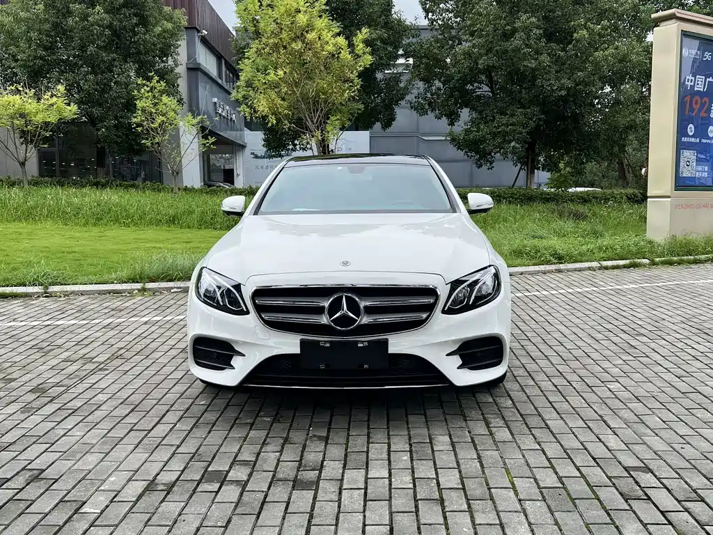 Mercedes-Benz E-Class — миниатюра 2