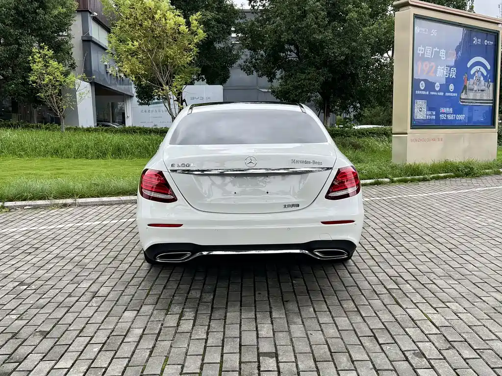 Mercedes-Benz E-Class — миниатюра 8