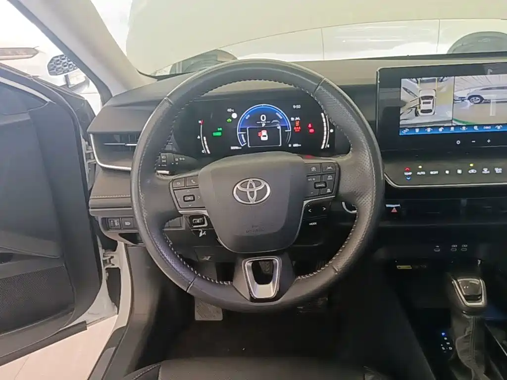 Toyota Camry — миниатюра 11