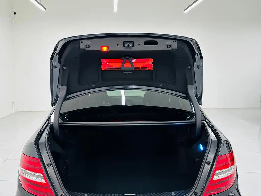 Mercedes-Benz C-Class — миниатюра 8
