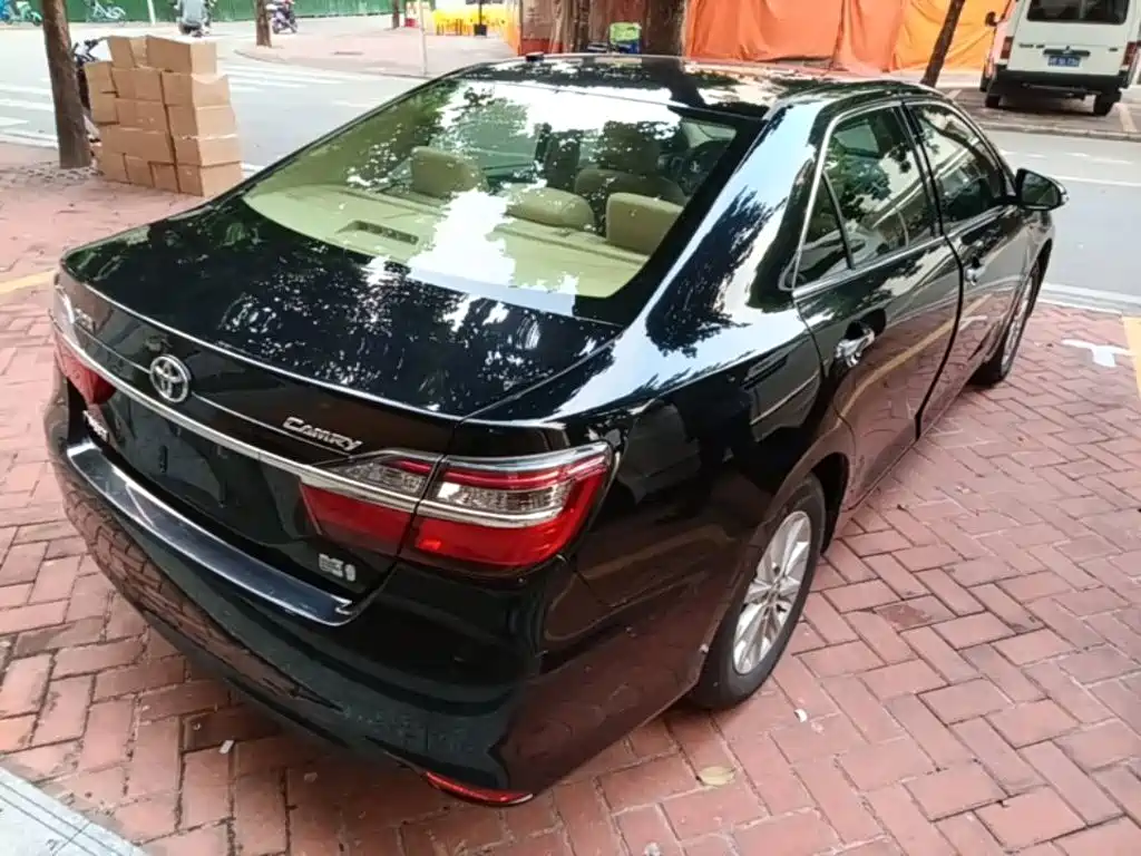Toyota Camry — миниатюра 7