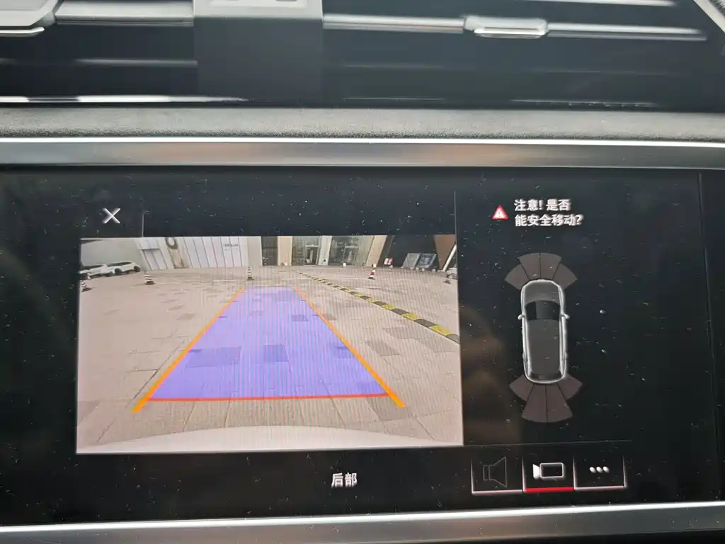Audi Q3 — миниатюра 10