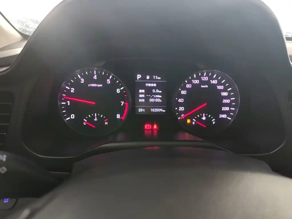 Hyundai Elantra — миниатюра 8