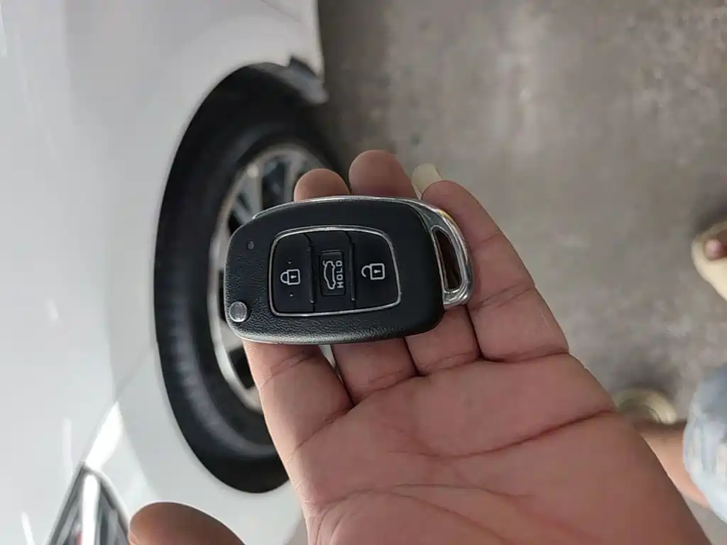 Hyundai Elantra — миниатюра 17