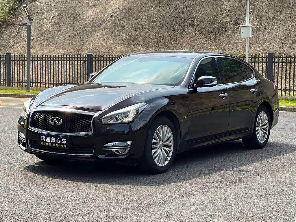 Infiniti Q70