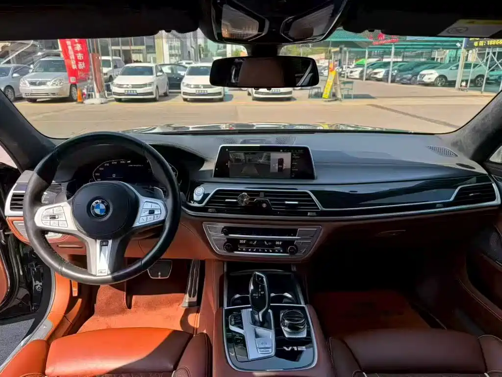 BMW 7 Series — миниатюра 8
