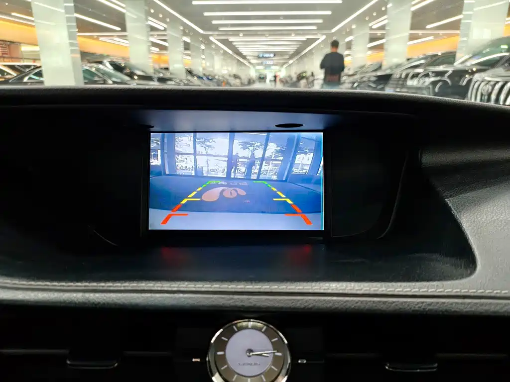 Lexus ES — миниатюра 13