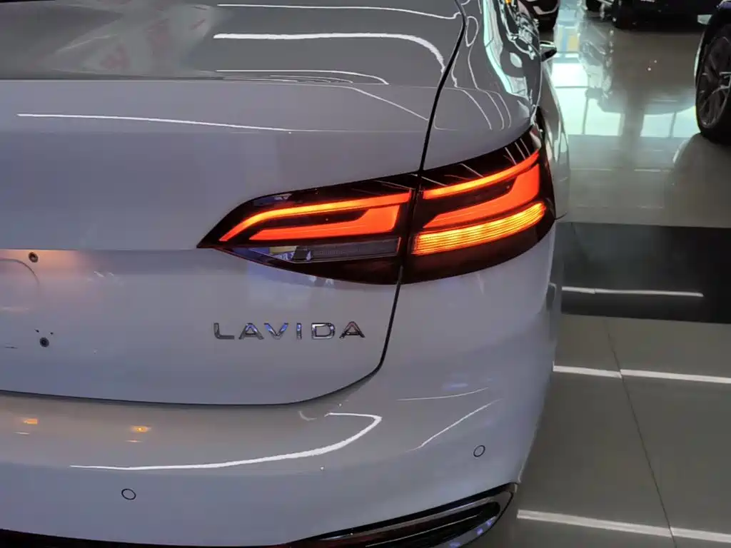 Volkswagen Lavida — миниатюра 8