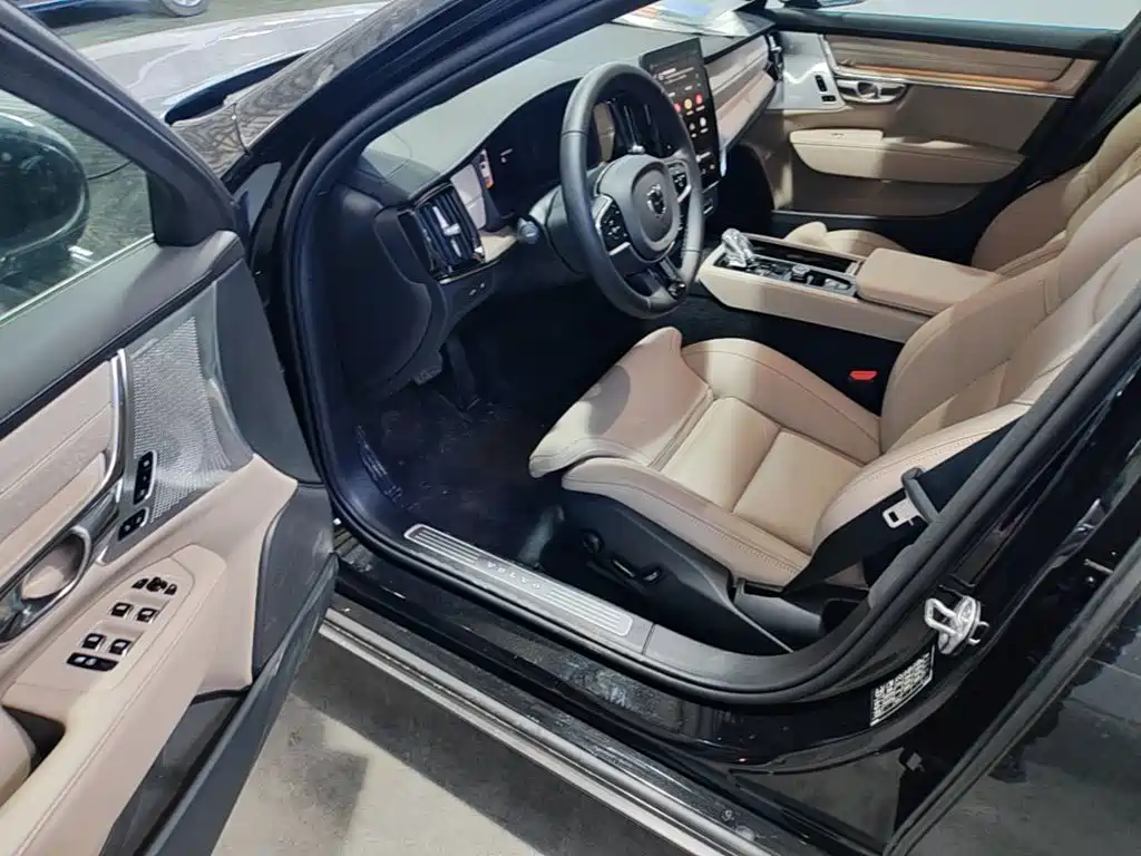 Volvo S90 PHEV — миниатюра 12