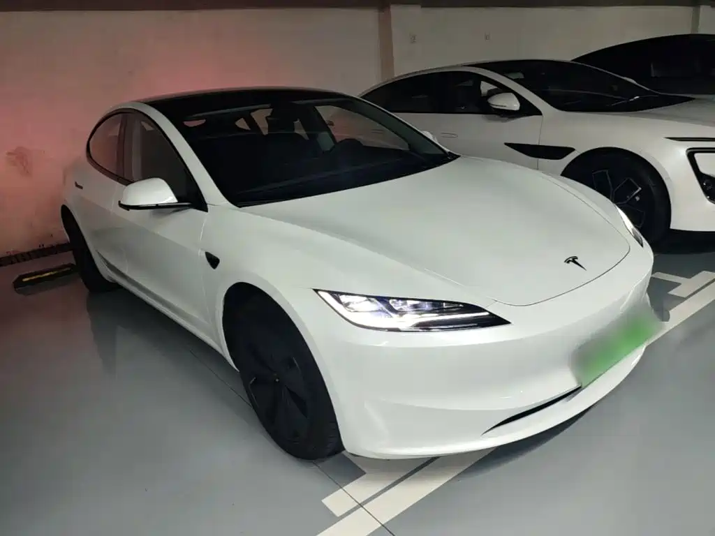 Tesla Model 3 — миниатюра 4