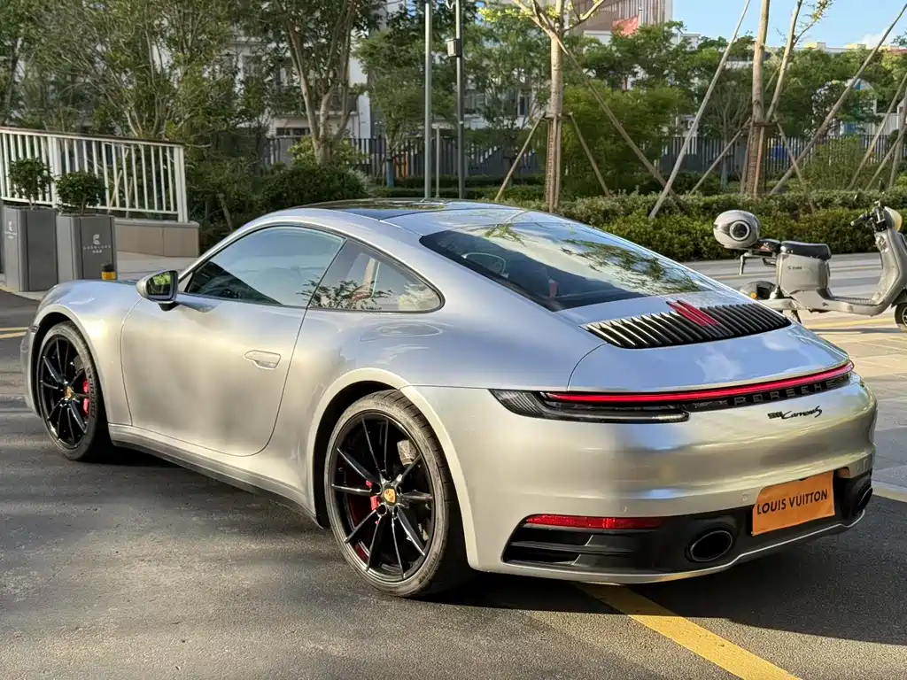PORSCHE  911