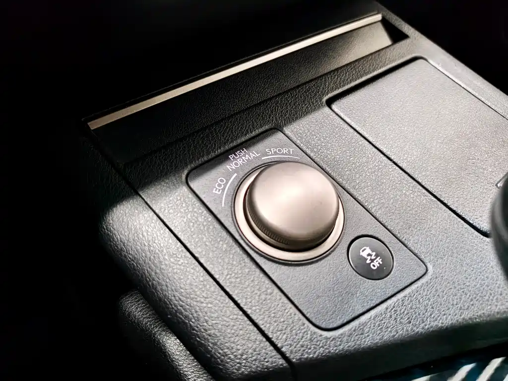 Lexus ES — миниатюра 11