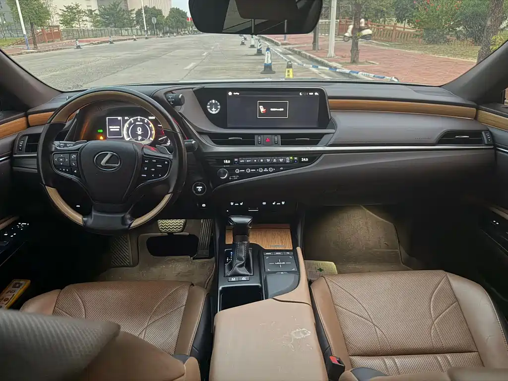 Lexus ES — миниатюра 8