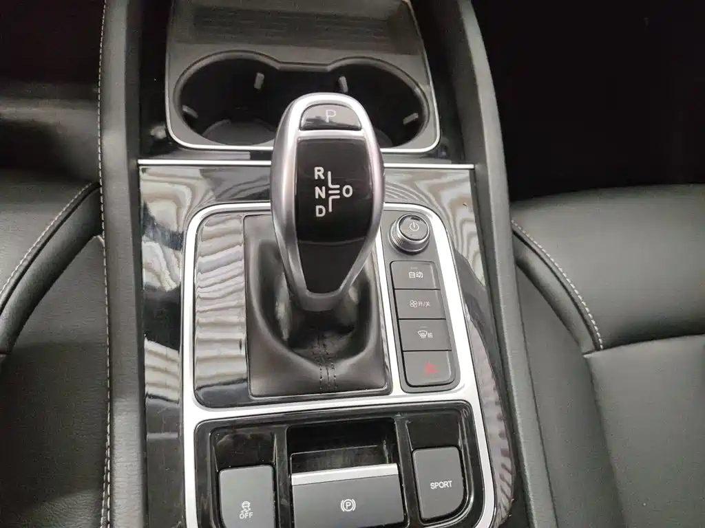 BYD MAX — миниатюра 10