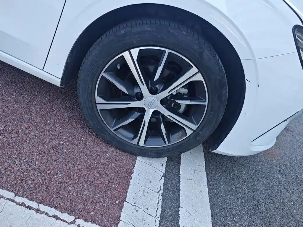 Geely Emgrand — миниатюра 8