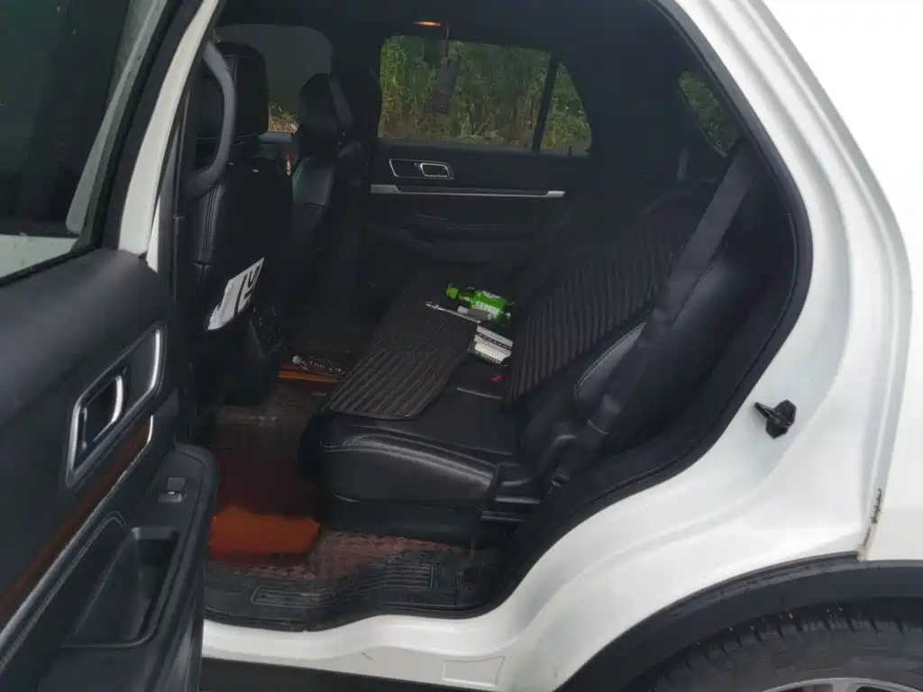 Ford Explorer (Import) — миниатюра 15