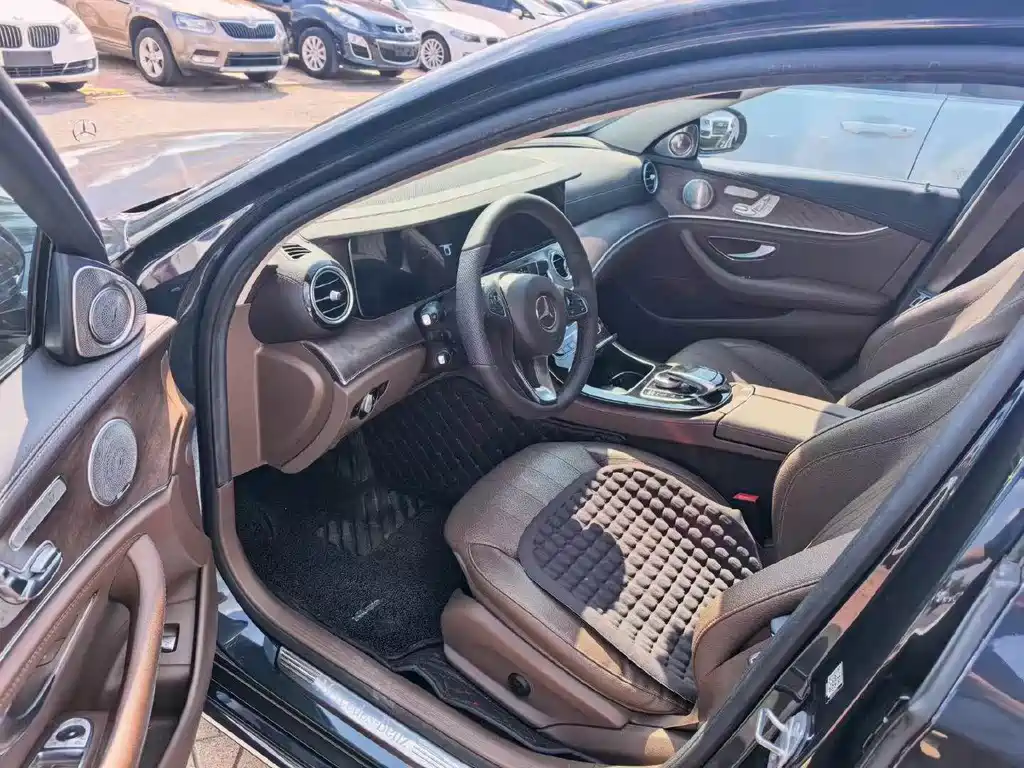 Mercedes-Benz E-Class — миниатюра 9