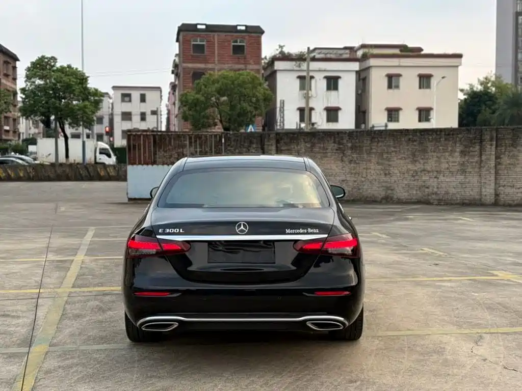 Mercedes-Benz E-Class — миниатюра 5