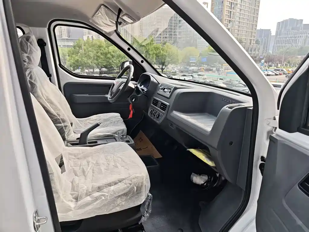 Wuling Yangguang — миниатюра 11