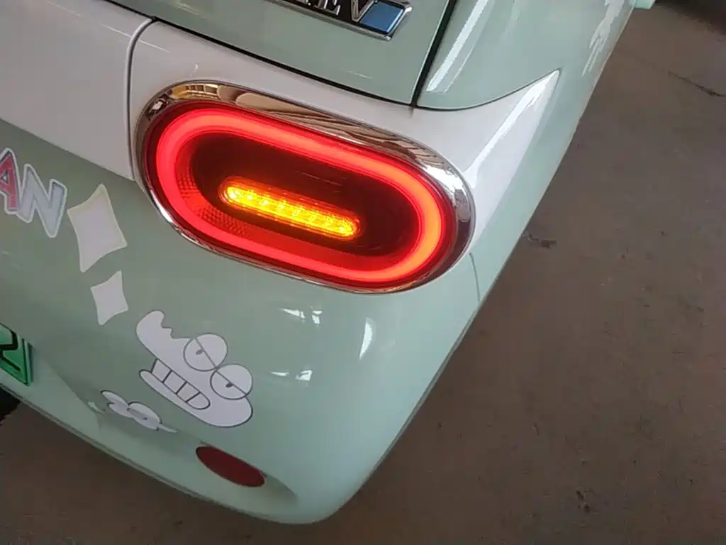 Wuling MINIEV — миниатюра 8