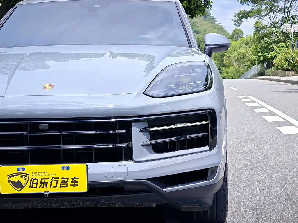 Porsche Cayenne — миниатюра 3