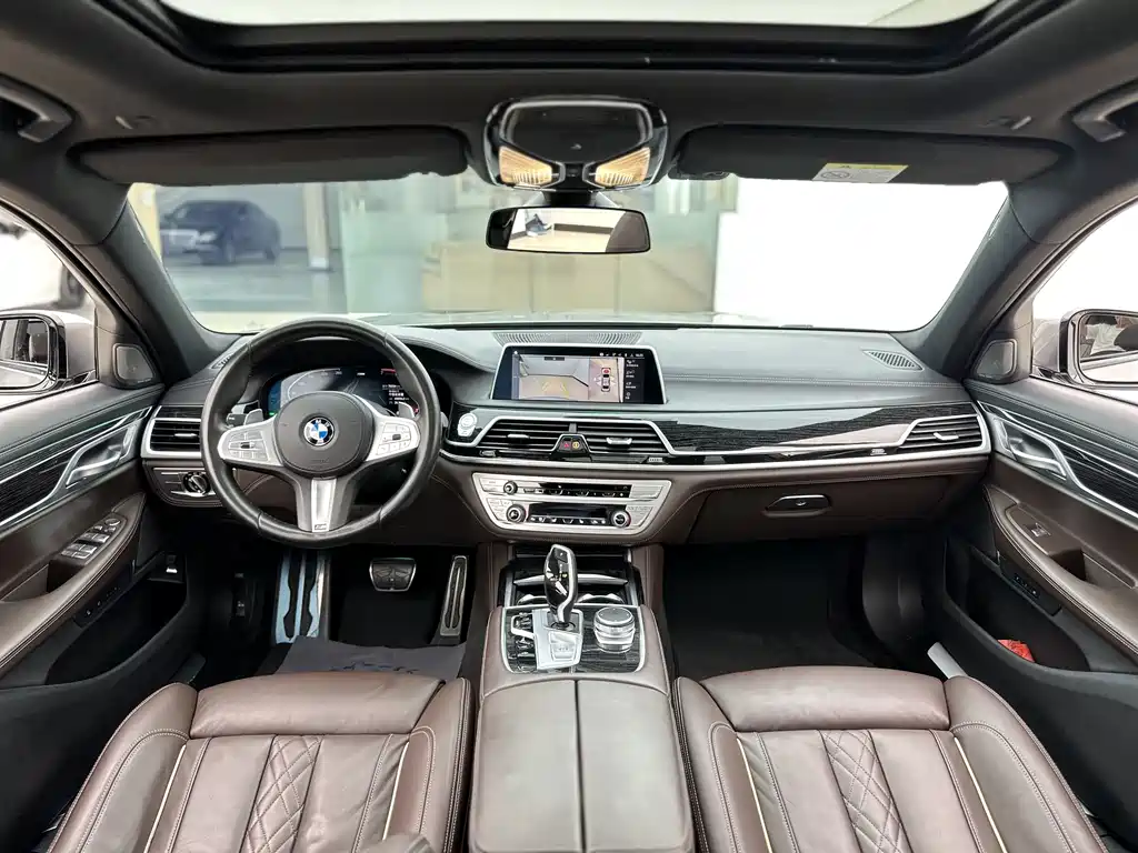 BMW 7 Series — миниатюра 8