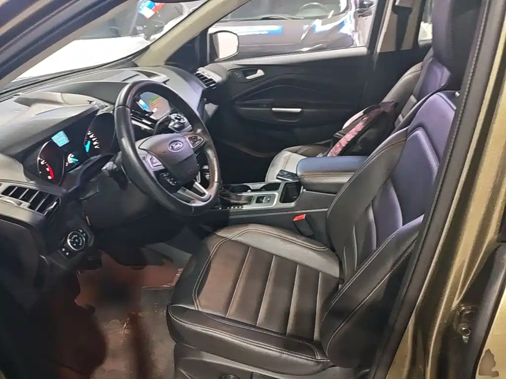 Ford Kuga — миниатюра 15