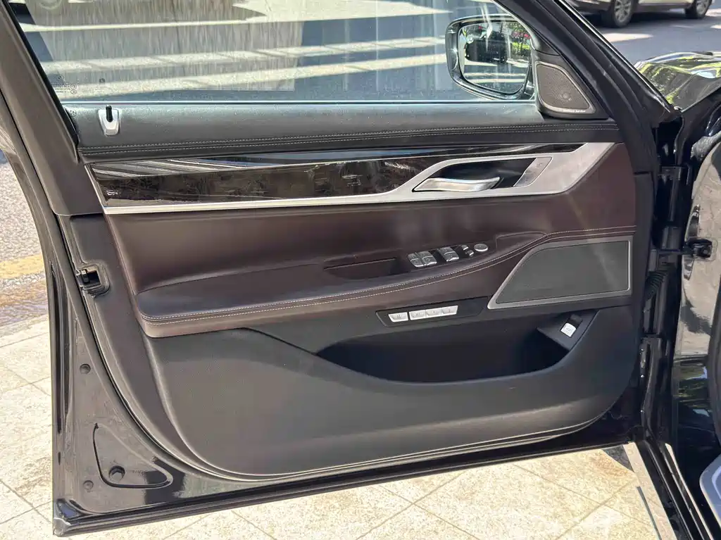 BMW 7 Series — миниатюра 20