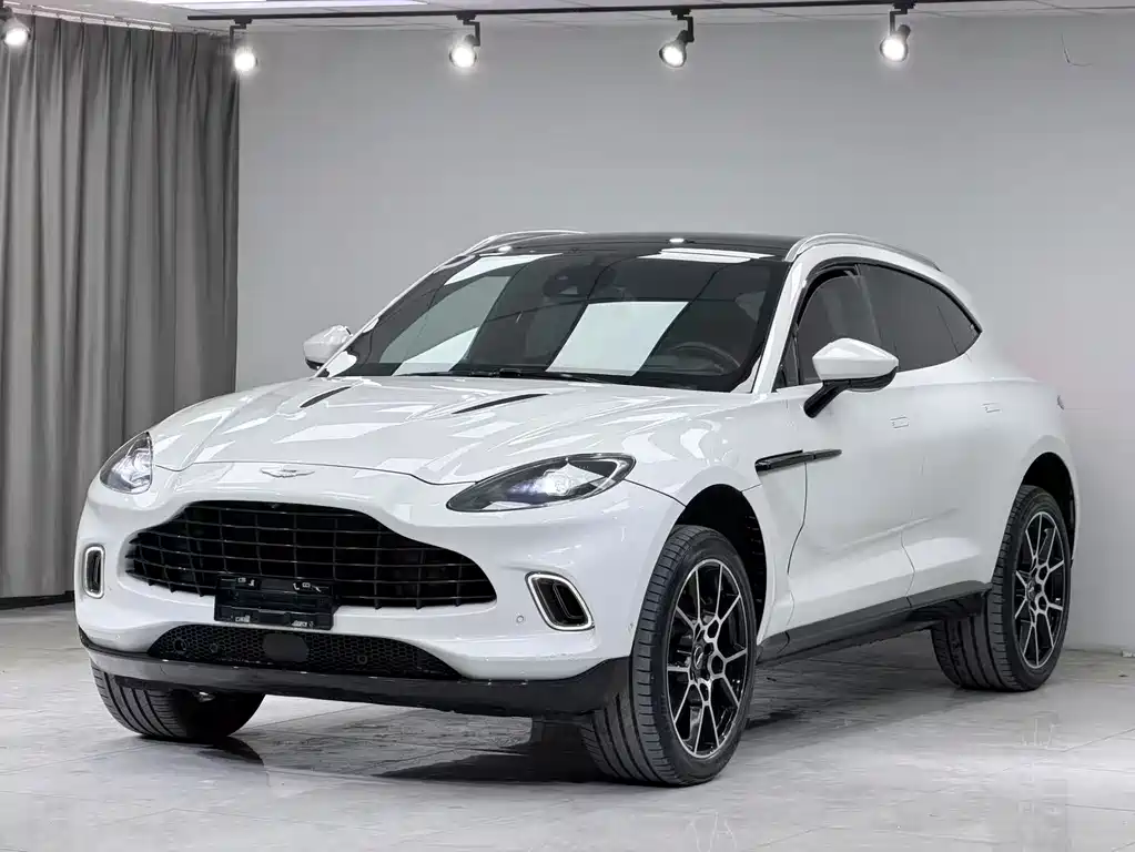 Aston Martin DBX 2022 4.0T V8