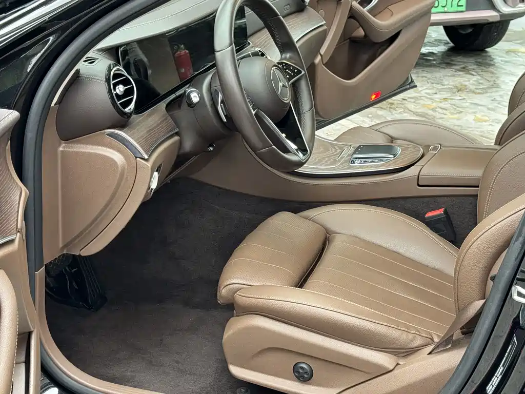 Mercedes-Benz E-Class — миниатюра 14