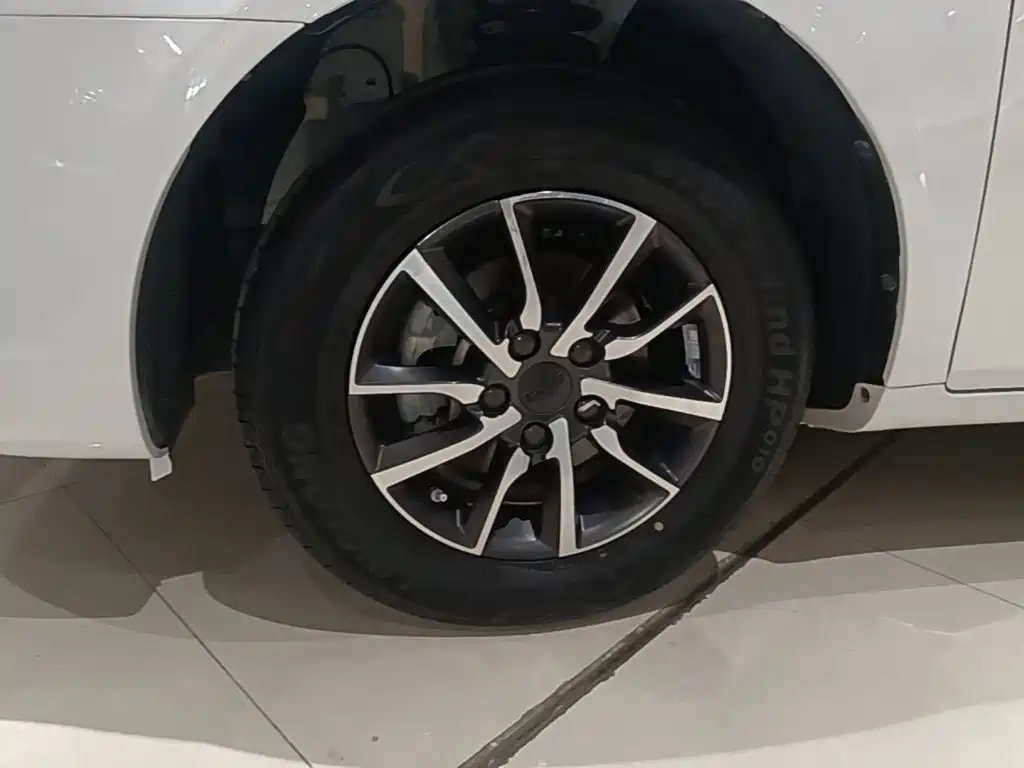 Geely Emgrand — миниатюра 23