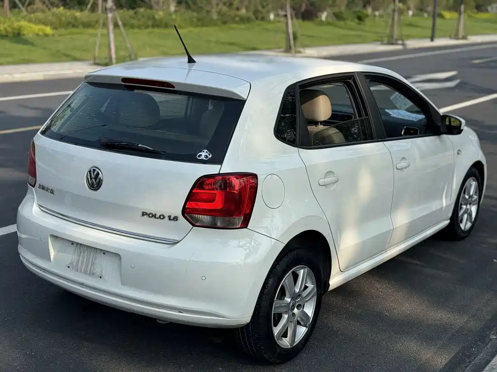 Volkswagen Polo 2011 1.6L AT