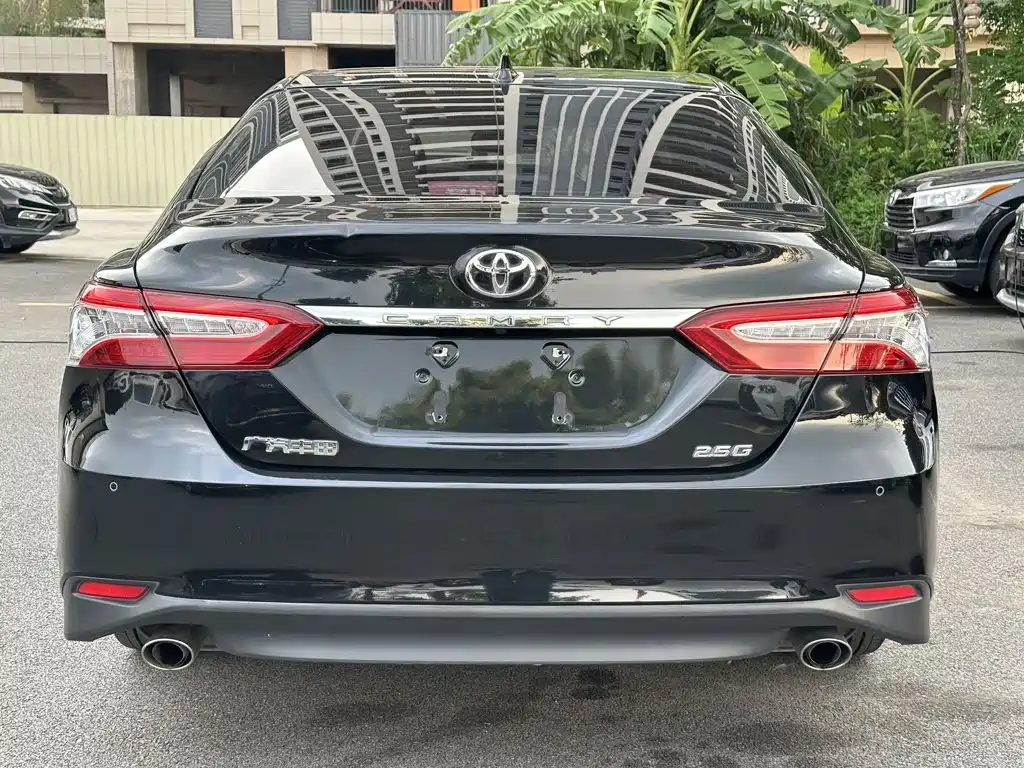 Toyota Camry — миниатюра 6