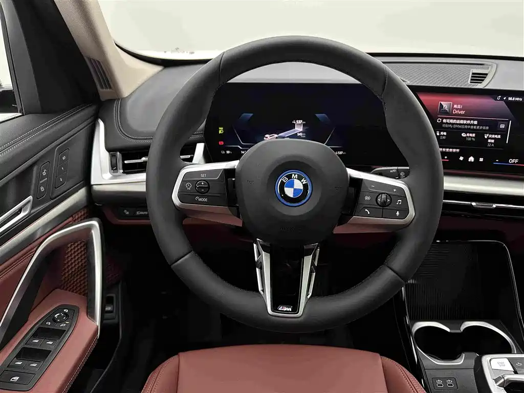 BMW iX1 — миниатюра 9