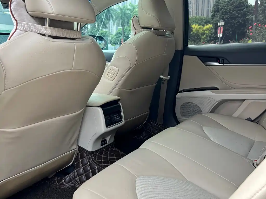 Toyota Camry — миниатюра 17